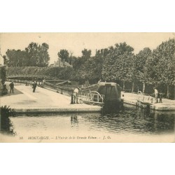 45 MONTARGIS. Péniche à l'Entrée de la Grande Ecluse