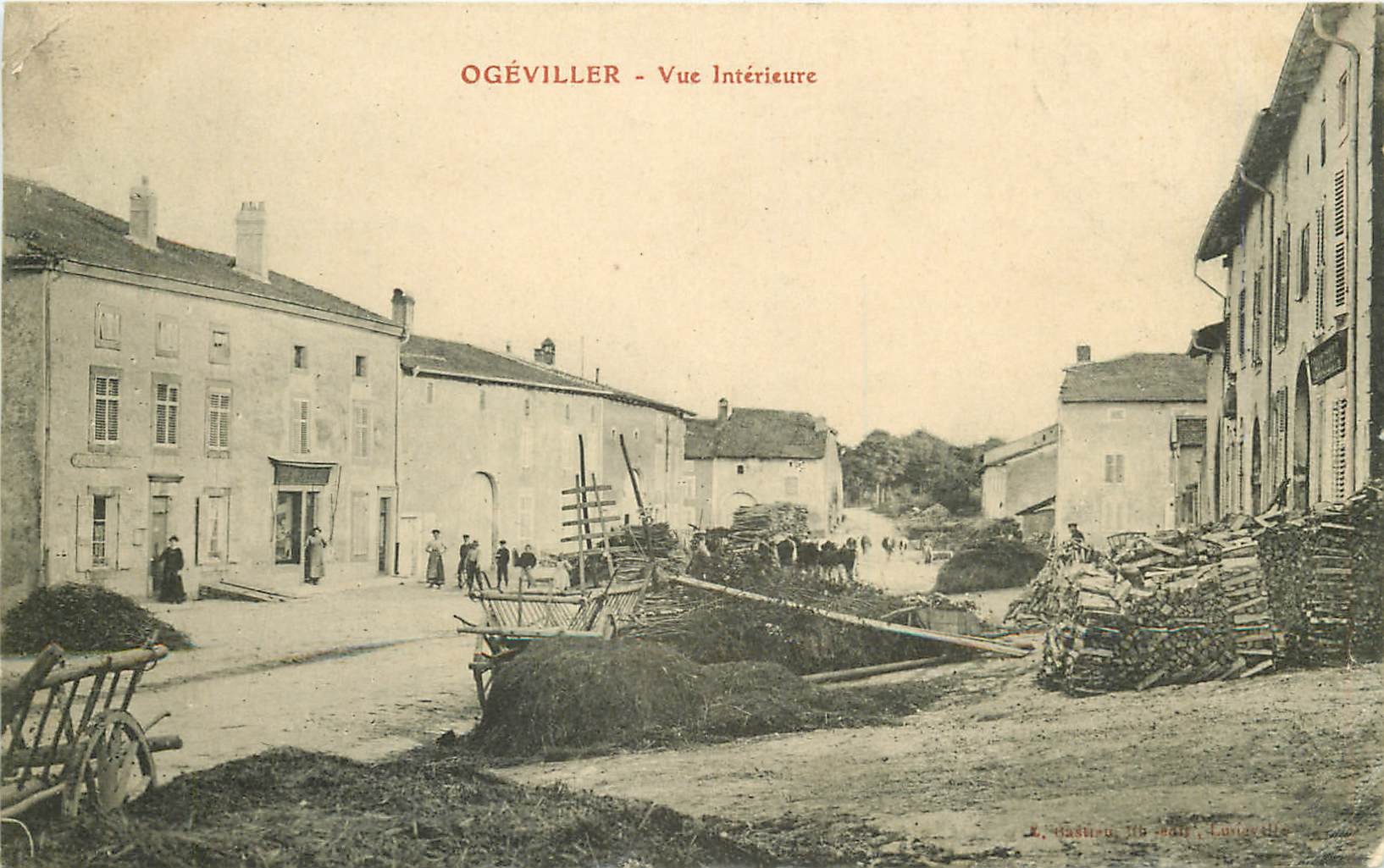 54 OGEVILLER. Vue intérieure du Village animée 1915