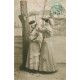 JEUX. Superbe carte photo émaillographie de jeunes filles s'amusant au Colin Maillard 1907