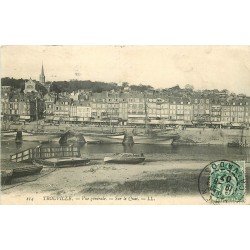 carte postale ancienne 14 TROUVILLE. Vue sur le Quai 1907