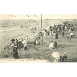 carte postale ancienne 14 TROUVILLE. La Plage à l'Heure du Bain 1906