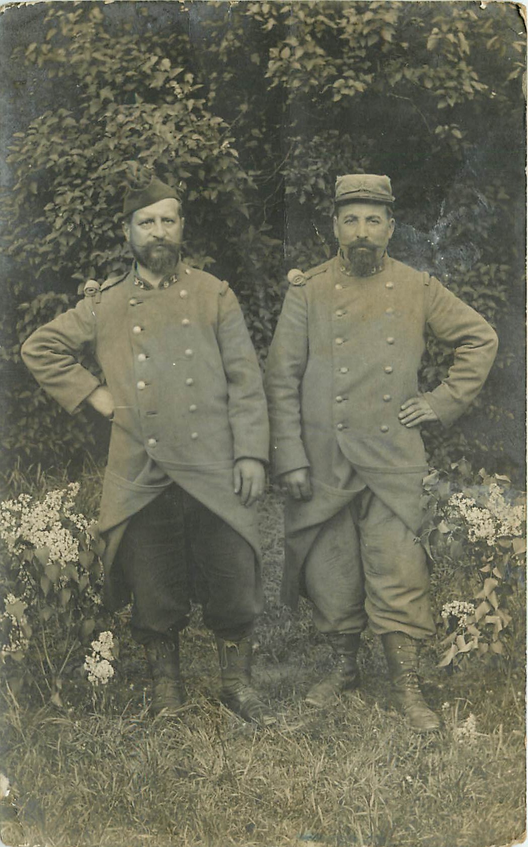 Militaires Casernes Soldats. Photo carte postale de 2 poilus du 87° Régiment Infanterie