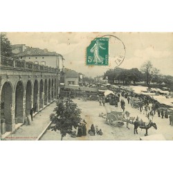 81 PUYLAURENS. Le Marché