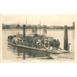 76 DUCLAIR. Attelage et cyclistes sur le Bac à aube.