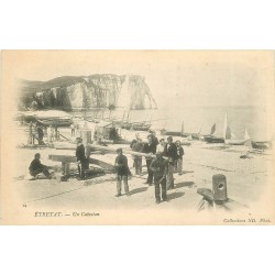 76 . ETRETAT. Pêcheurs tournant un Cabestan vers 1900