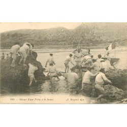 83 TOULON. Retour d'une Pêche à la Senne par des Marins