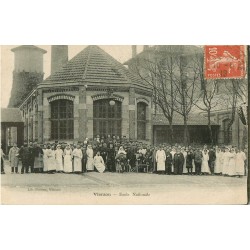 18 VIERZON. Ecole Nationale avec Blessés, Infirmières et Militaires 1919