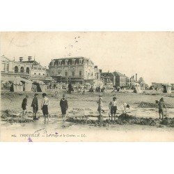 carte postale ancienne 14 TROUVILLE. Plage et Casino 1906 Jeux de sable