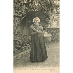 76 SAINT-JOUIN. La Belle Ernestine en costume de Normande 1911
