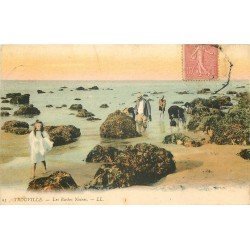 carte postale ancienne 14 TROUVILLE. Les Roches Noires 1906 recherche de Crustacés