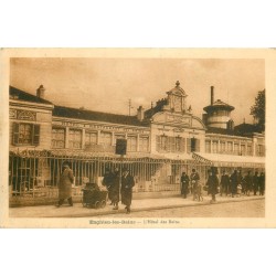 95 ENGHIEN-LES-BAINS. Femme avec ancienne poussette devant le Restaurant Hôtel des Bains