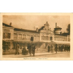 95 ENGHIEN-LES-BAINS. Femme avec ancienne poussette devant le Restaurant Hôtel des Bains