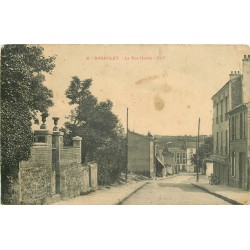 93 BAGNOLET. La rue Hoche vide et déserte...