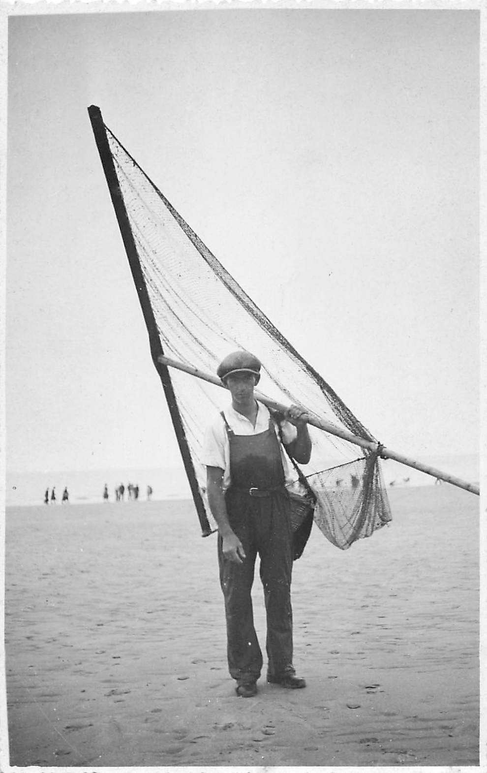 METIERS LA PÊCHE. Un Pêcheur de Crevettes. Uniquement photo...