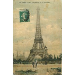 75 PARIS. Titis parisiens au pied de la Tour Eiffel et le Trocadéro carte toilée 1909