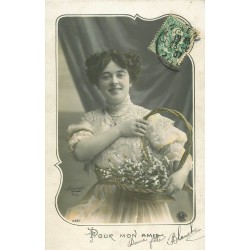 Photographe Sazerac. Superbe femme avec corbeille de muguet 1907