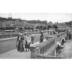 carte postale ancienne 14 TROUVILLE. Pont sur la Touques 1907. Aqua Photo