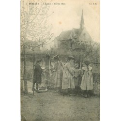 49 BEHUARD. Ecolières de l'Ecole libre devant la pompe à eau et l'Eglise 1918