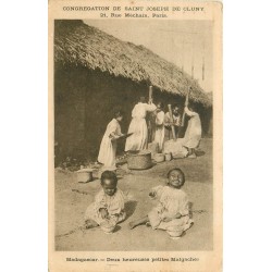 MADAGASCAR. Heureux petites Malgaches et Pileuses de céréales 1931