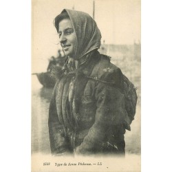 METIERS DE LA MER. Type de jeune Pêcheuse.