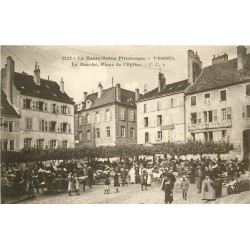 70 VESOUL. Le Café du Balcon et le Marché Place de l'Eglise