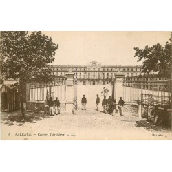 26 VALENCE. Militaires devant la Caserne d'Artillerie 1916