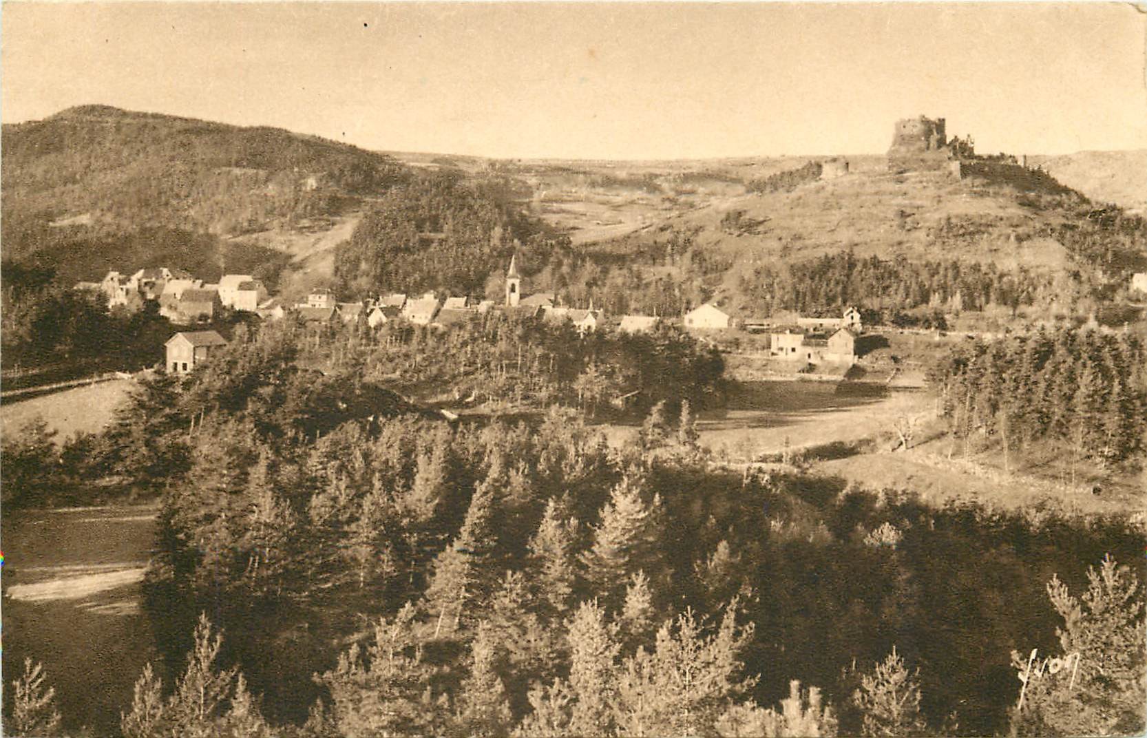63 MUROLS. Vue sur le Château