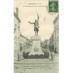 91 ARPAJON. Monument élevé aux Morts par Benneteau 1923