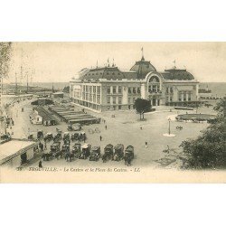 carte postale ancienne 14 TROUVILLE. Diligences et Cars voitures Place du Casino