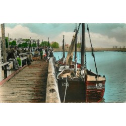 Photo Cpsm 80 LE CROTOY. Bateaux de Pêcheurs dans l'Estocade 1957