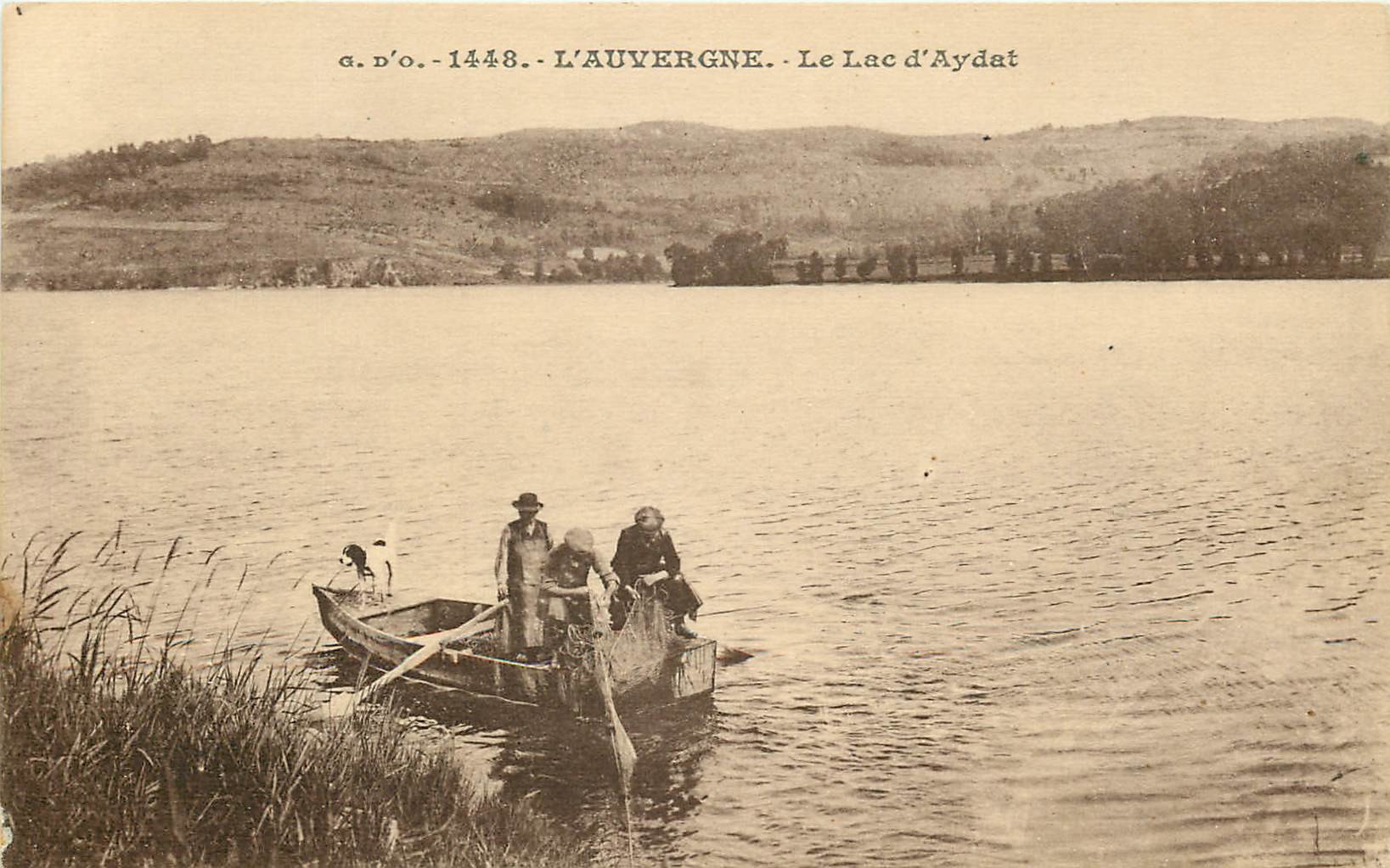 63 LE LAC D'AYDAT. Pêcheurs au filet et à la Traîne