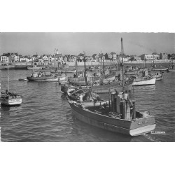 56 QUIBERON. Les Pêcheurs rentrant au Port en Barques de Pêche 1954