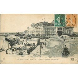 carte postale ancienne 14 TROUVILLE. Le Casino superbe voiture ancienne 1924