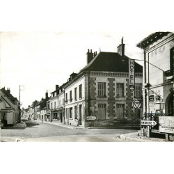 37 LA CROIX EN TOURAINE. Hôtel rue Principale 1964