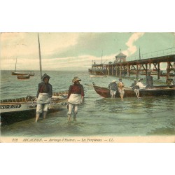 33 ARCACHON. Arrivage d'Huîtres avec Parqueuses 1910