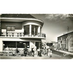 Photo Cpsm Cpm 44 LES MOUTIERS. Brocante Rue de l'Abbé Maillard 1959