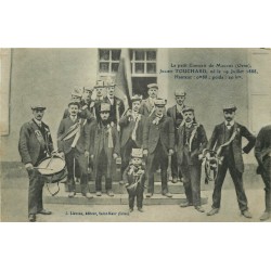 61 MAUVES. Le Petit Conscrit Touchard 0.88 m et 20 kg et les futurs militaires