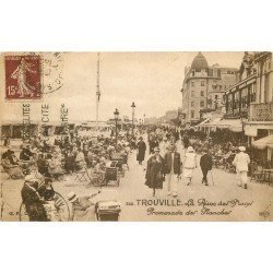 carte postale ancienne 14 TROUVILLE. Landaus Promenade des Planches 1930