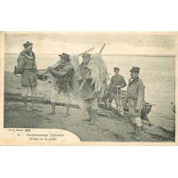 14 OUISTREHAM. Les Pêcheurs au retour de la Pêche 1905