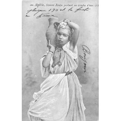 ALGERIE FEMMES. Arabe porteuse d'eau 1912