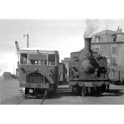 50 GRANVILLE. Une Automotrice Verney et une Locomotive Weidknect