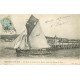 carte postale ancienne 14 TROUVILLE. Sortie d'un Bateau de Pêche les Jetées au moment de la Marée 1904
