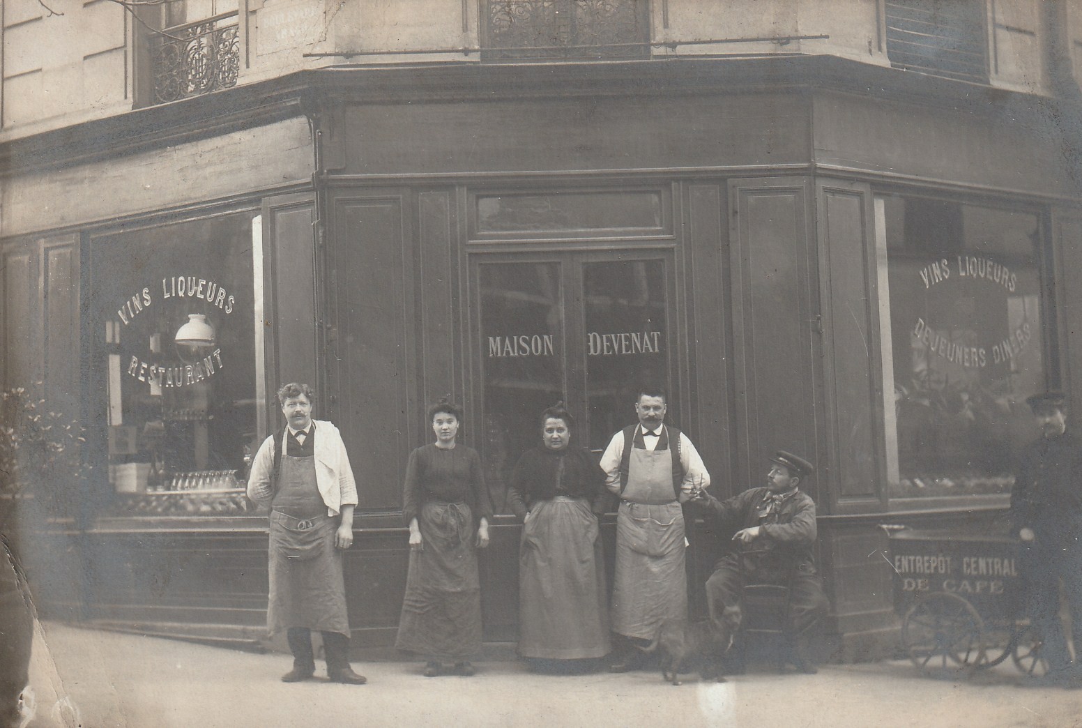PARIS 12° Photo Cpa Maison Devenat vins et liqueurs au 12 rue Th. Rousseau avec tricyle