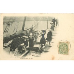 80 LE CROTOY. Déchargement du Sel d'un bateau sur le Quai 1901