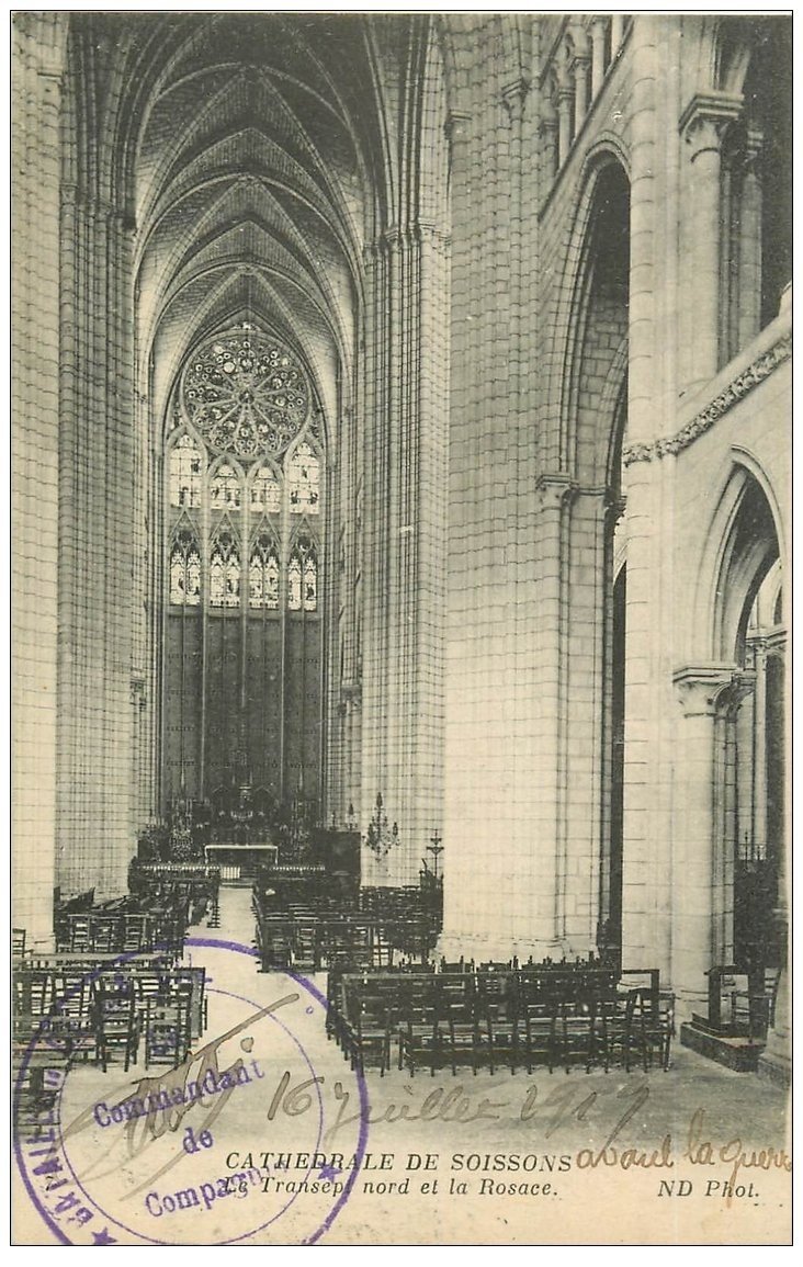 carte postale ancienne 02 SOISSONS. Cathédrale. Transept et Rosace 1919