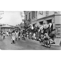 80 CAYEUX-SUR-MER. Rue Maréchal Foch et Place Courbet vers 1960