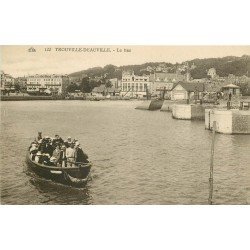 carte postale ancienne 14 TROUVILLE. Le Bac bien rempli