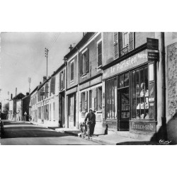 78 MANDRES. Librairie et Café de la Poste rue du Général Leclerc