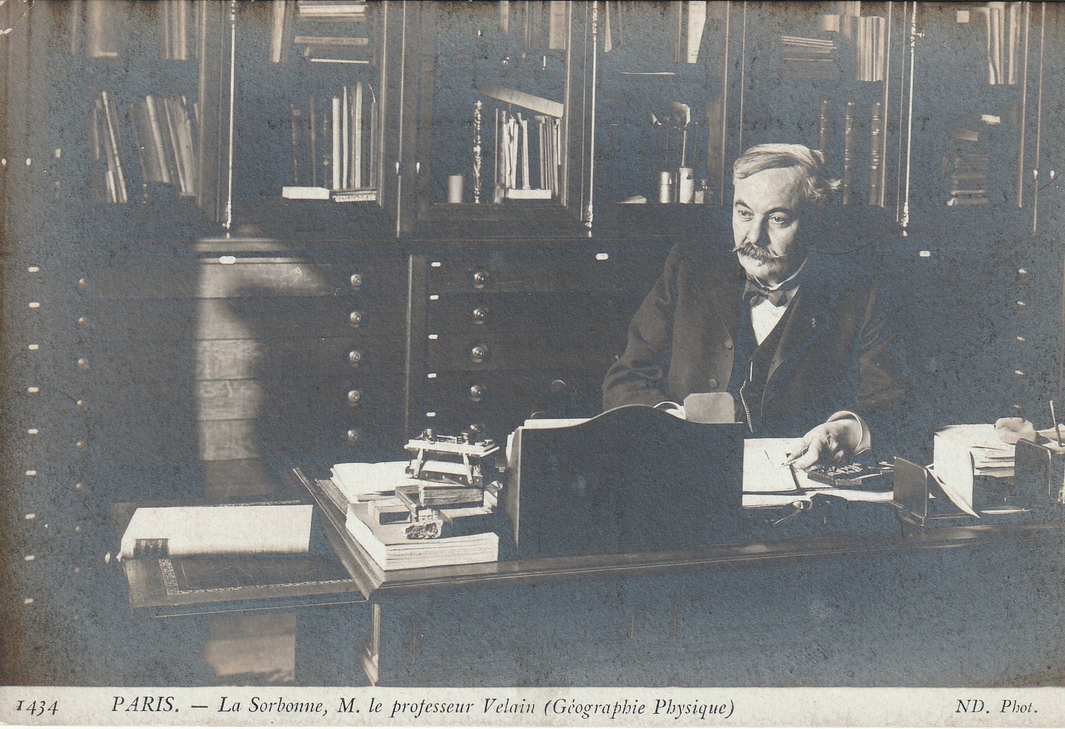 75 PARIS. La Sorbonne et le Professeur Velain. Géographie Physique