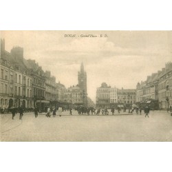 59 DOUAI. Grand'Place bien animée